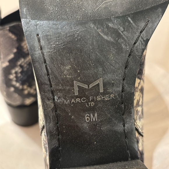 Size 6 Marc Fisher grey snake skin booties - Picture 5 of 6
